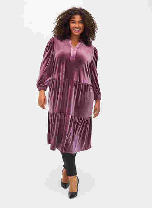 Velvet dress with ruffle collar and 3/4 sleeves, Winetasting, Model