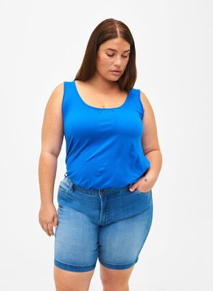 Slim fit Emily short with a regular waist, Light blue denim, Model image number 0