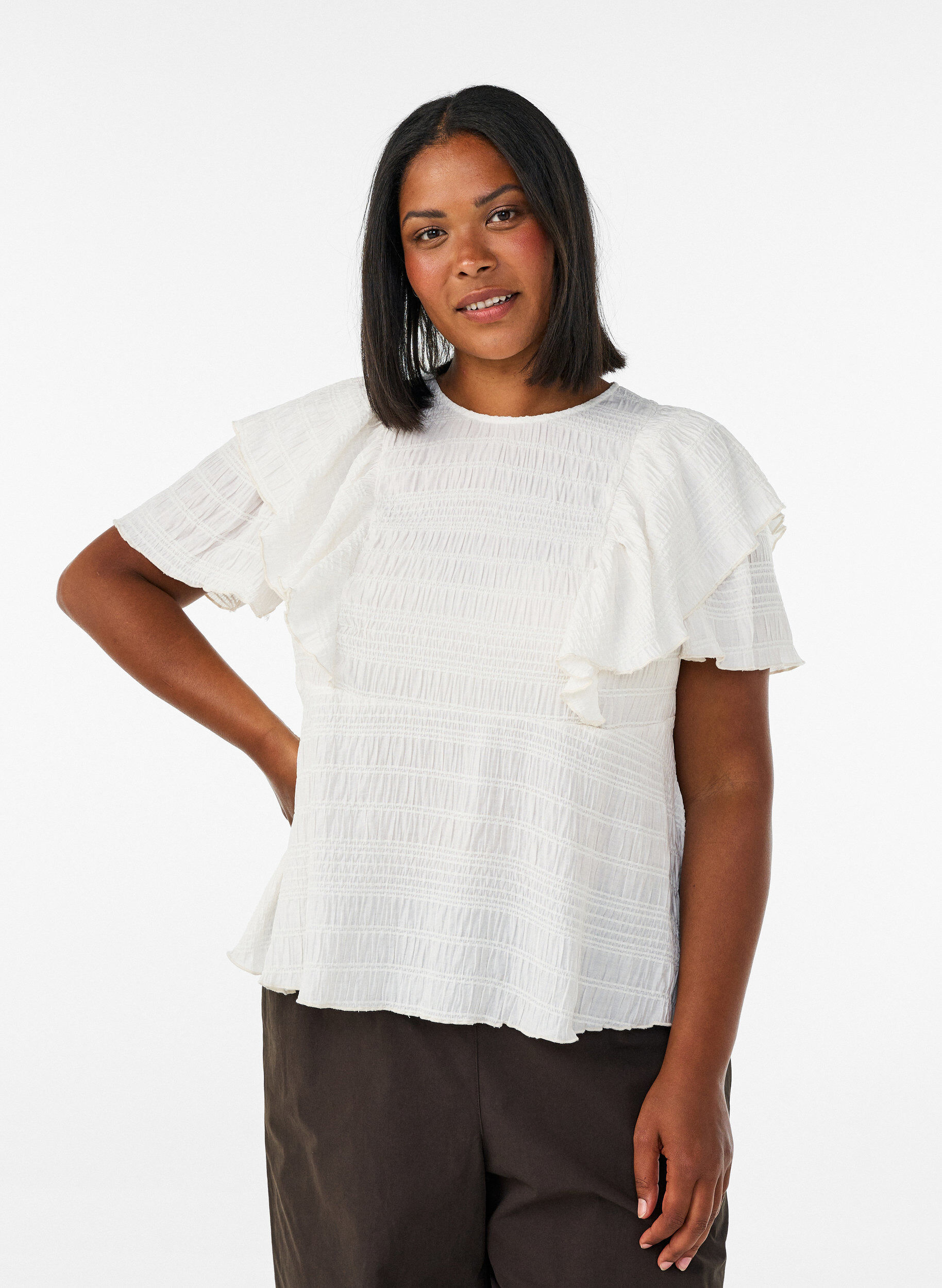 Blouse with smocked texture and ruffle sleeves, Vanilla, Model