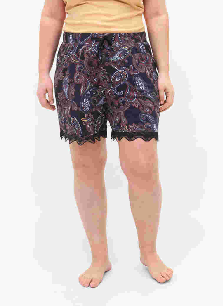 Viscose pyjama shorts with lace detail, PAISLEY PRINT, Model