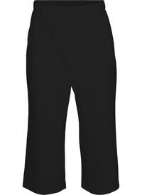 Loose trousers with 7/8 length