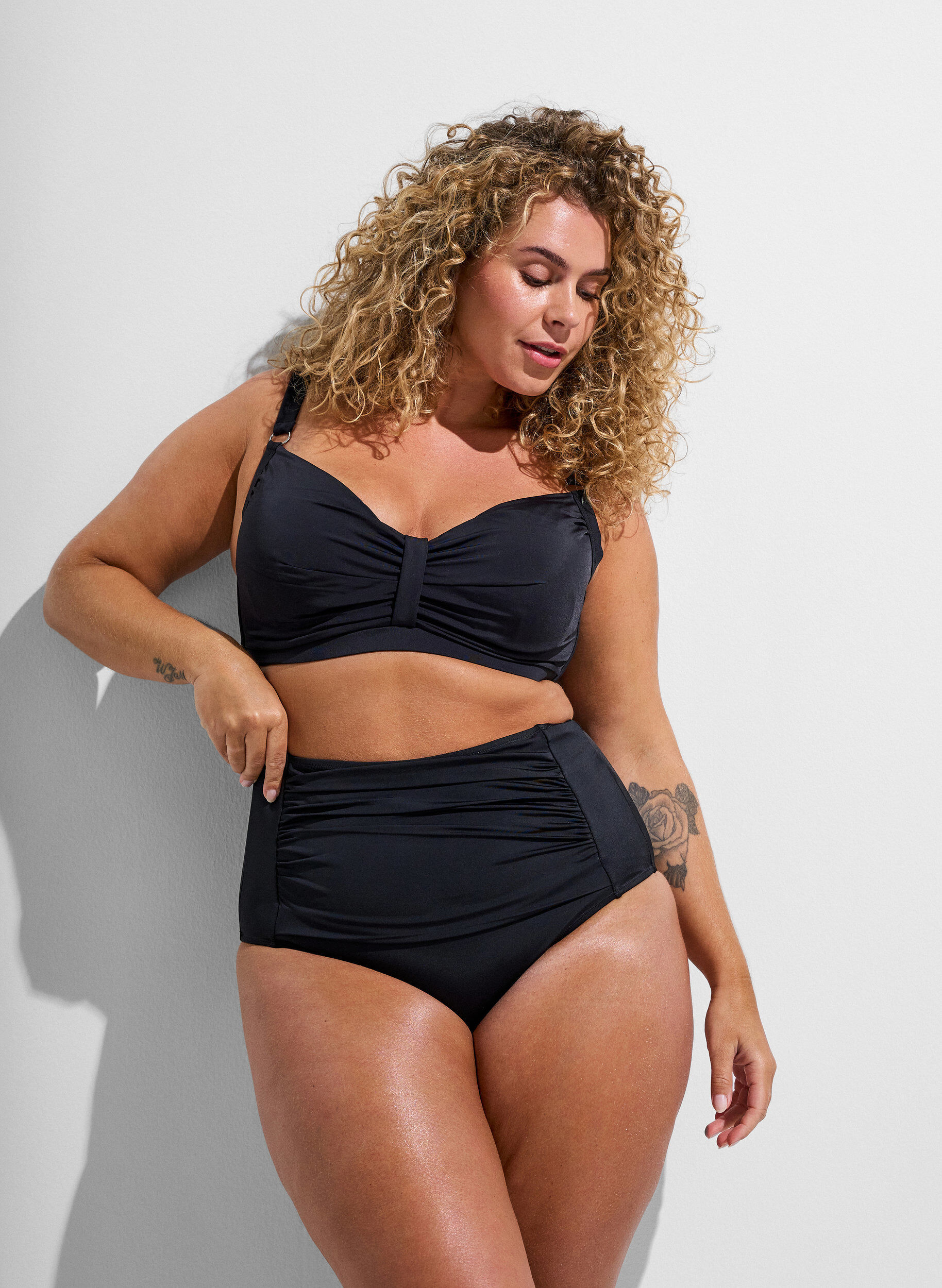 High waisted bikini bottom, Black, Model