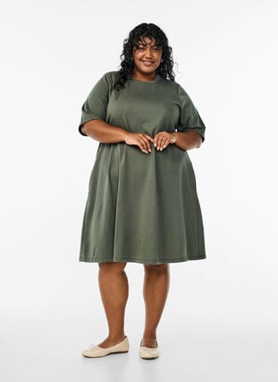 Knee-length jersey dress with pockets and A-line shape - Green - Sz. 40-64 - Zizzifashion Knee-length jersey dress with pockets and A-line shape - Green - Sz. 40-64 - Zizzifashion