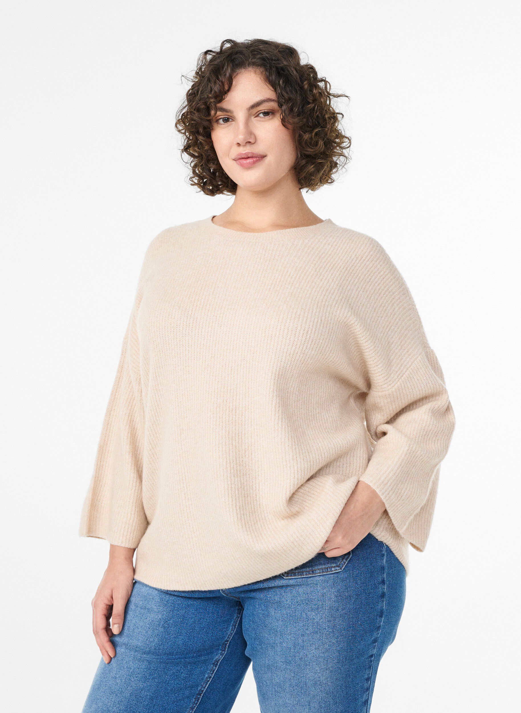 Loose knit with 3/4-sleeves, Beige, Model