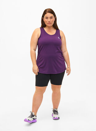 Training top with a round neck, Purple Pennant, Model image number 2