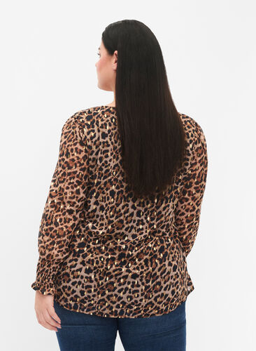 Leo blouse with long sleeves and v-neck, Leopard AOP, Model image number 1