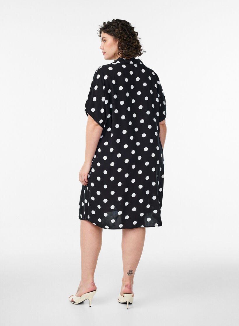 Loose-fitting long shirt in viscose, Vanilla, Model image number 2