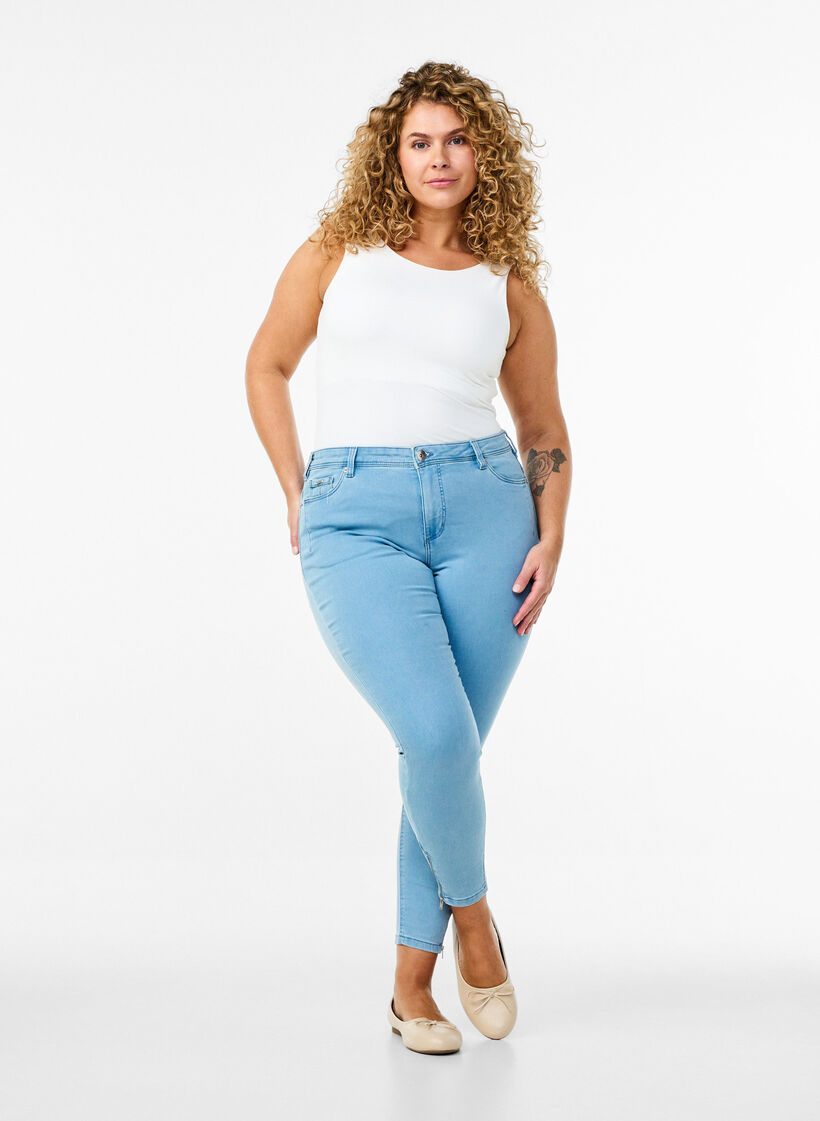 Cropped Amy jeans with zipper detail, Light Blue, Model image number 0