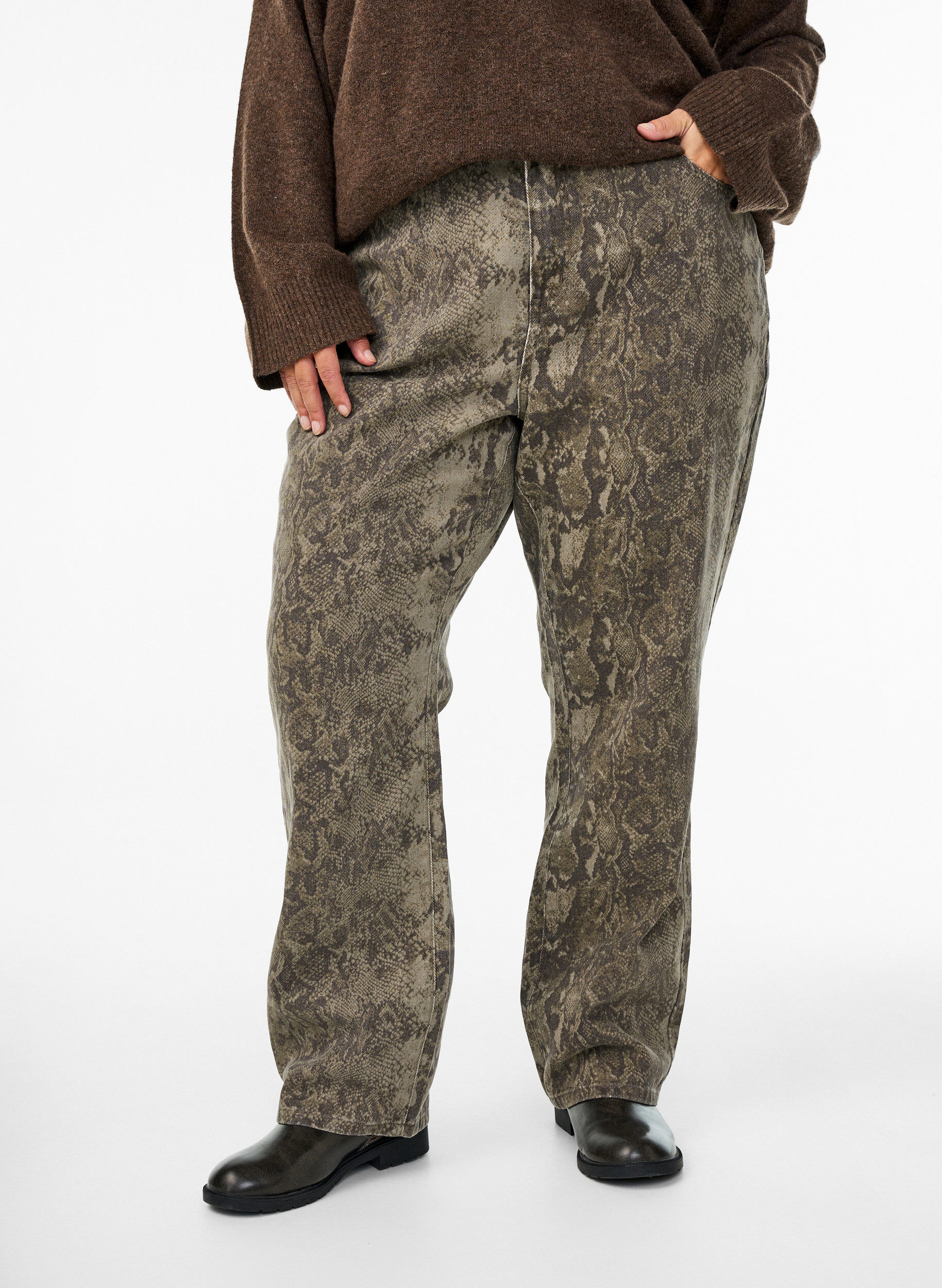 Zizzifashion High-waisted Gemma jeans with snake print, Brown, Model image number 2
