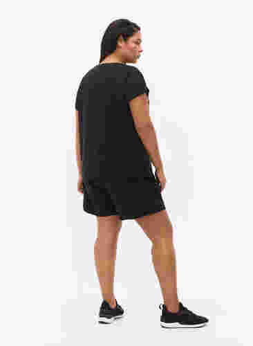 Workout shorts with back pocket, Black, Model image number 1