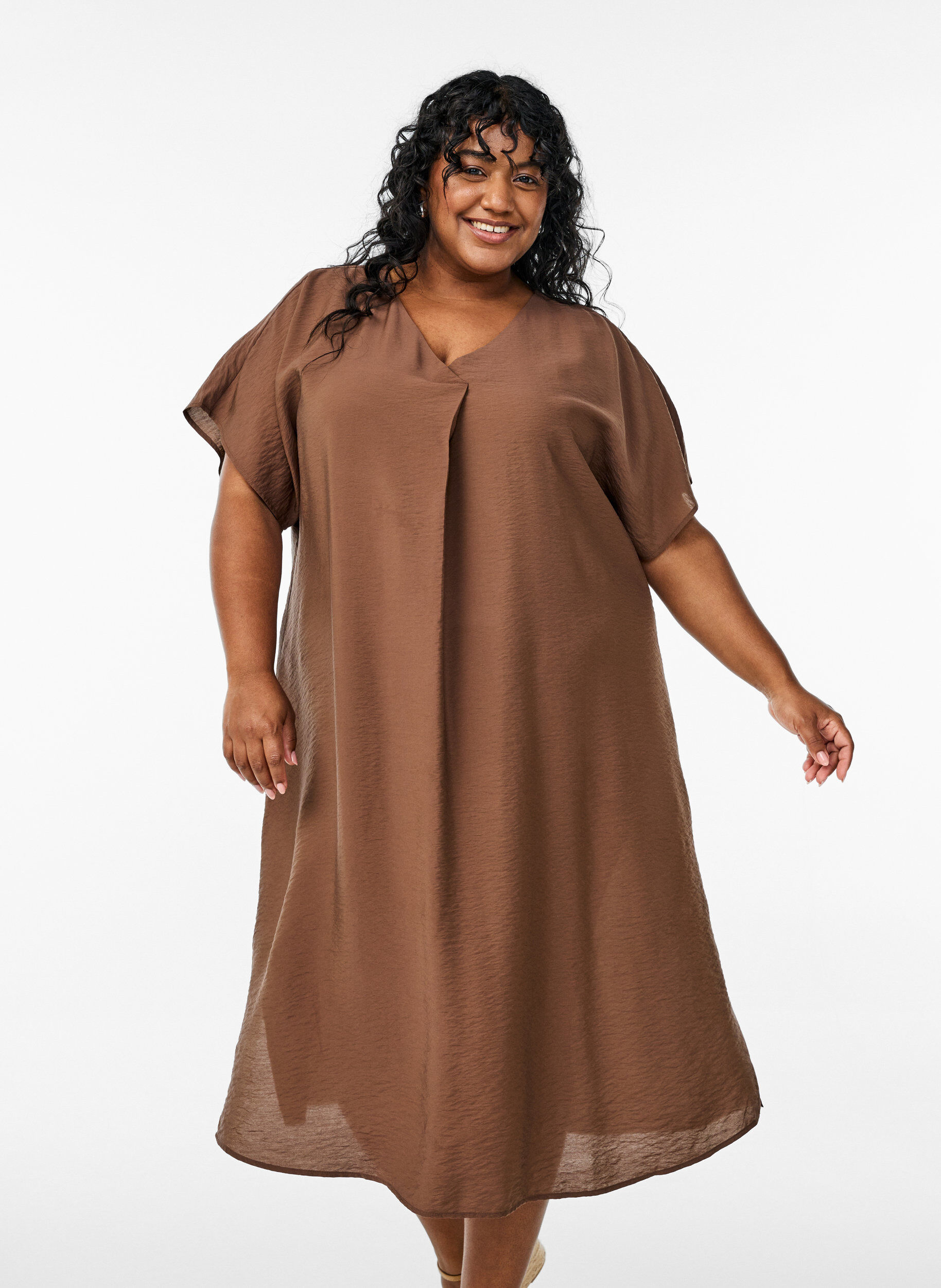 V-neck dress in viscose, Brown, Model