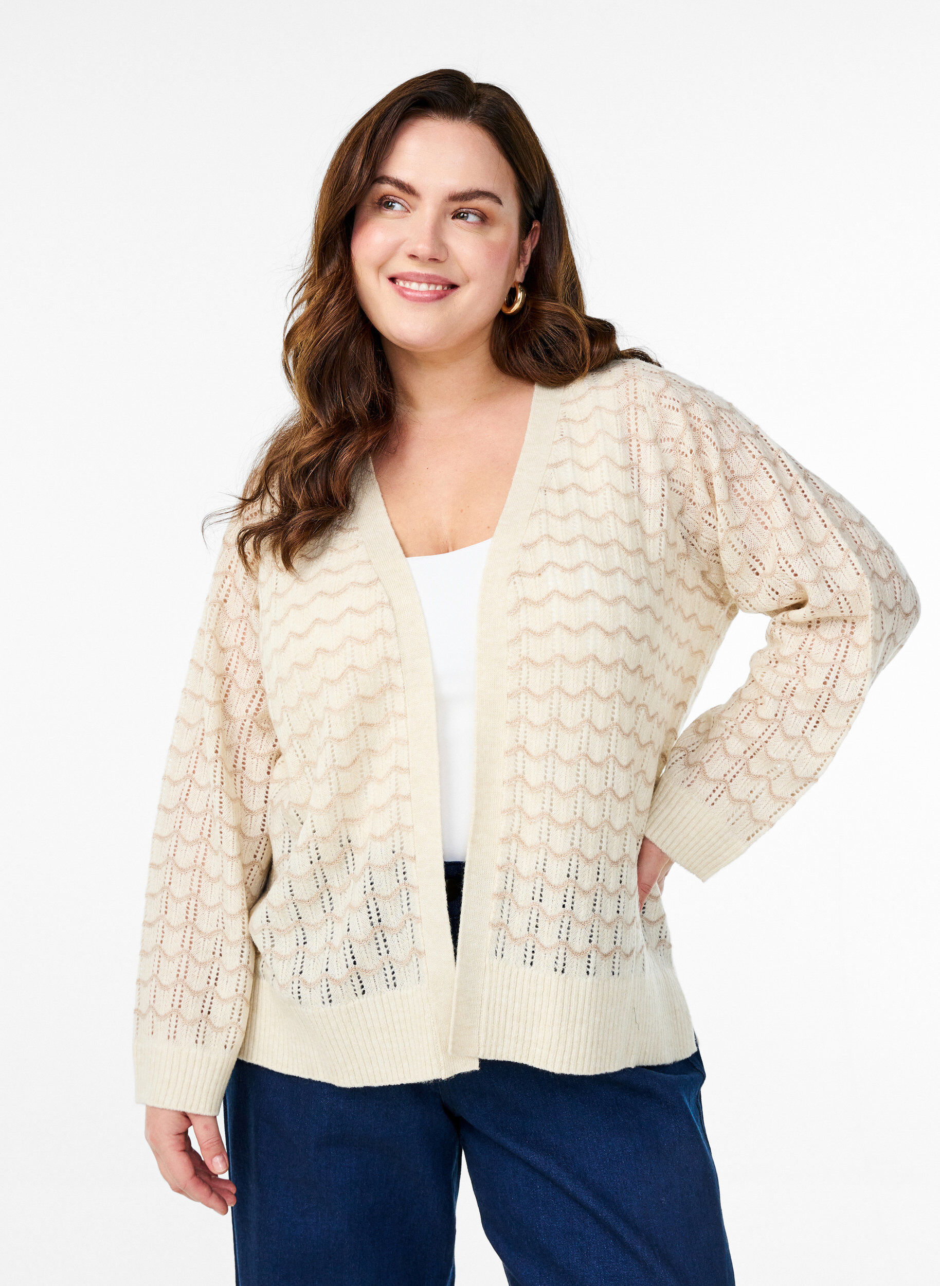 Zizzifashion Knitted cardigan with an openwork pattern and wavy lines, Birch w. Simply T., Model image number 0