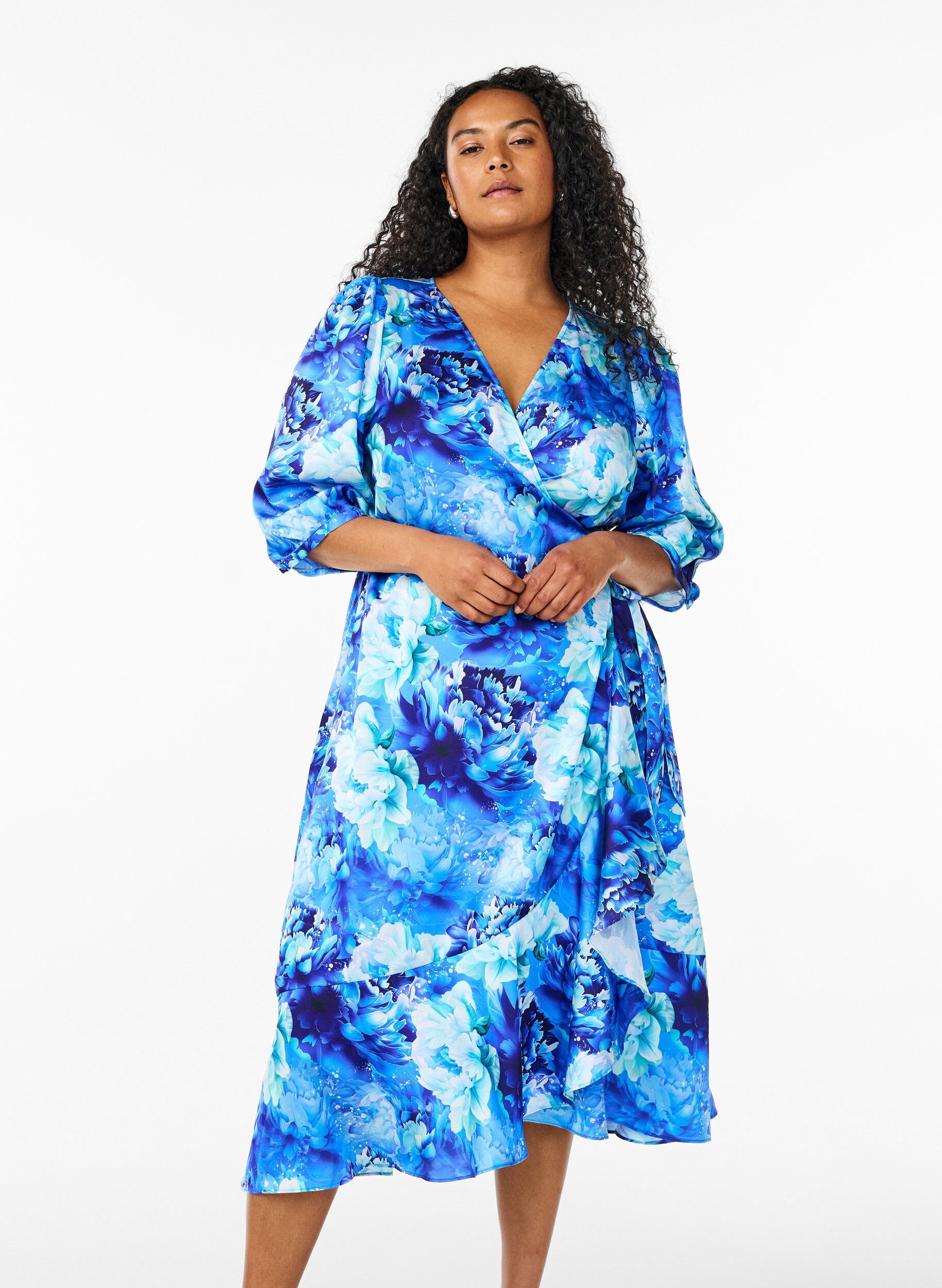 Floral wrap dress with 3/4 sleeves, Blue, Model