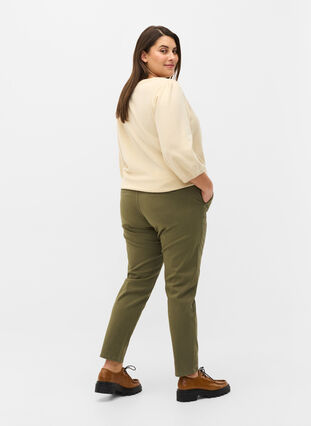 Chinos in cotton with pockets, Army, Model image number 1