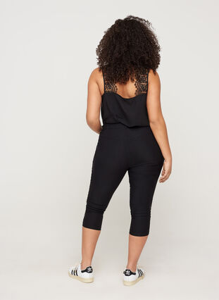 Close-fitting capri trousers in viscose blend, Black, Model image number 1