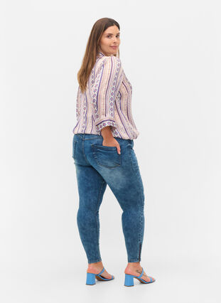 Cropped Amy jeans with a zip, Blue denim, Model image number 2