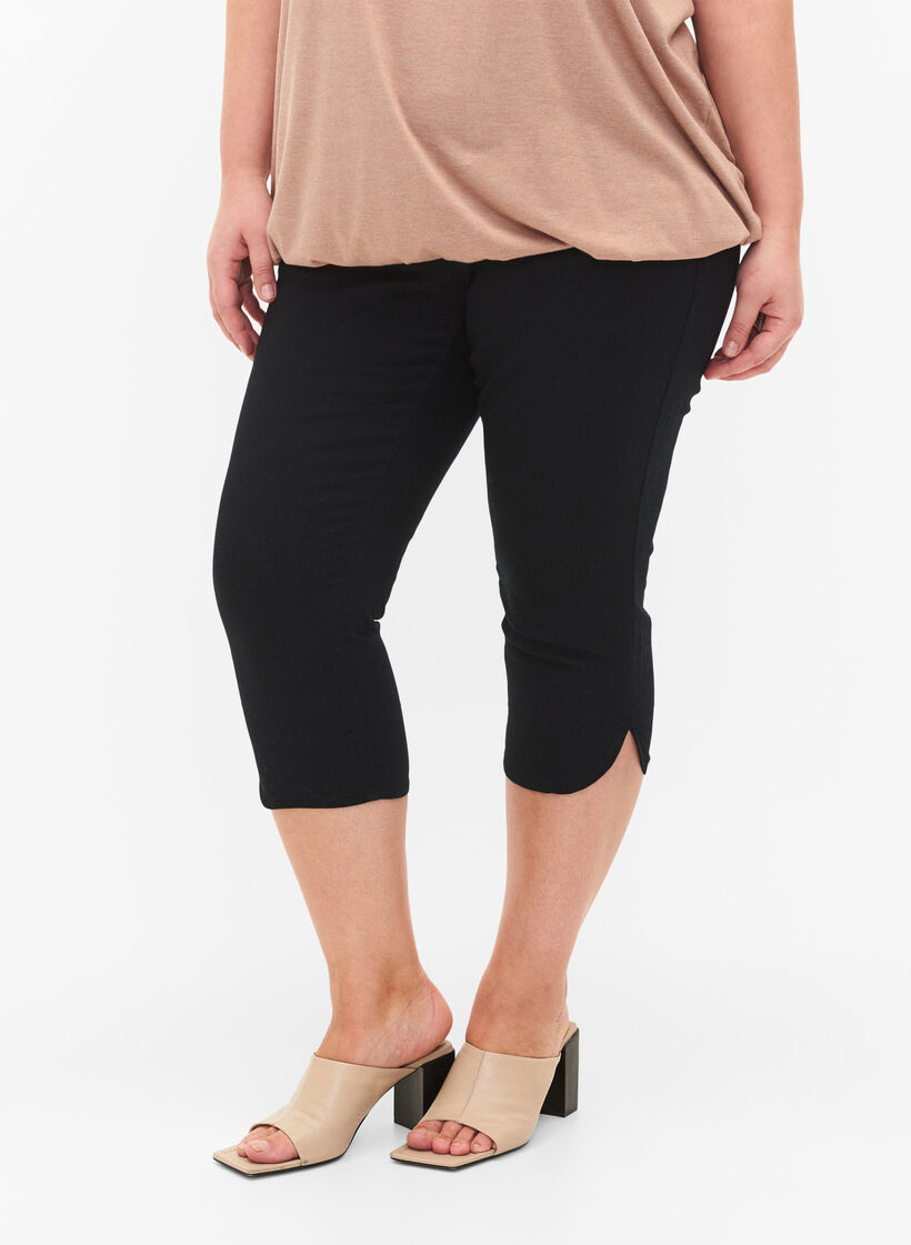 Close fitting cotton blend capris, Black, Model image number 3
