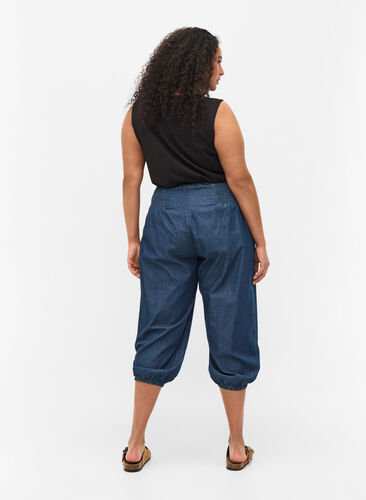 Loose cotton 3/4-length trousers with smock effect, Medium Blue Denim, Model image number 1
