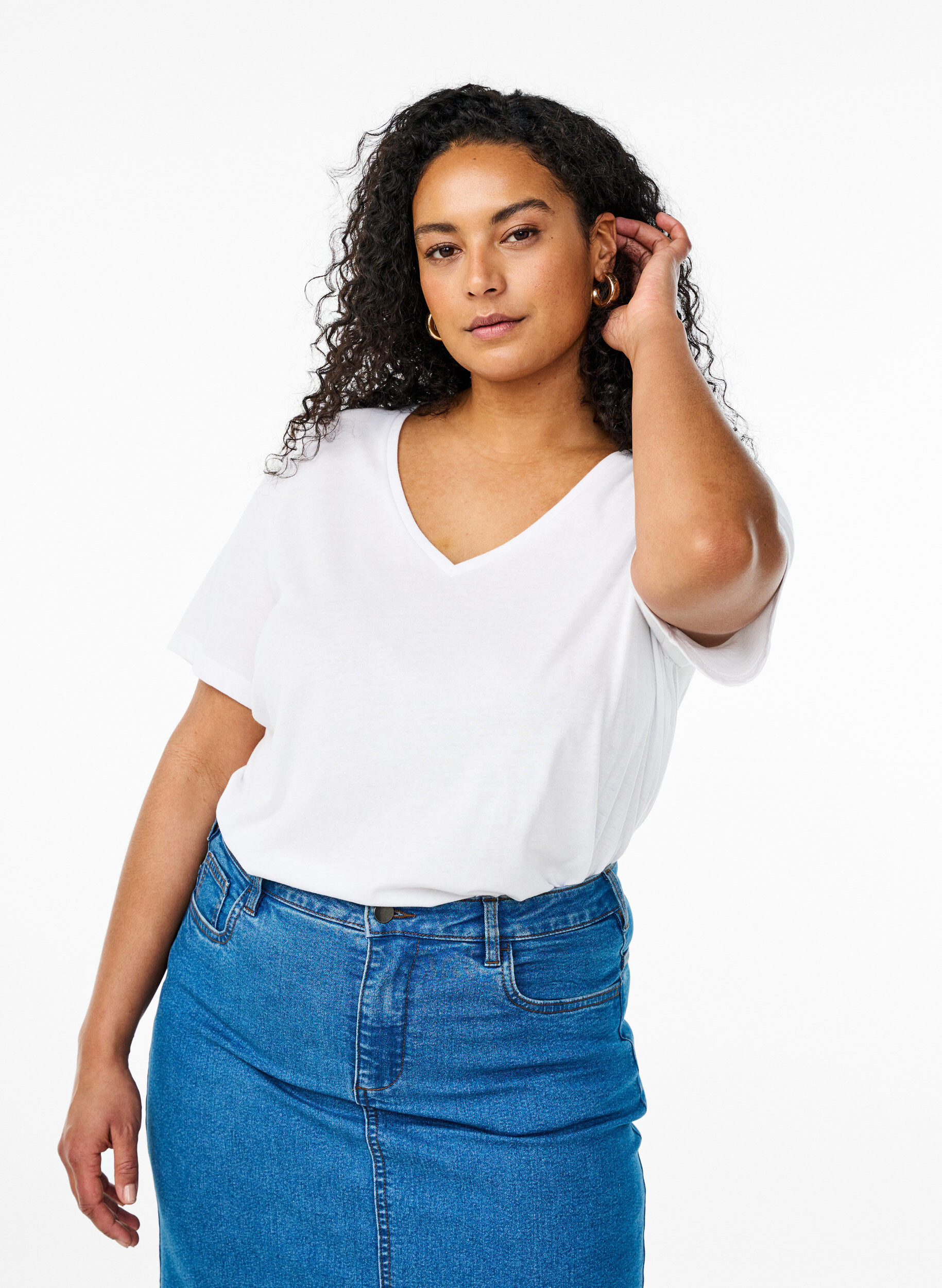 2-pack t-shirts with v-neck, Black, Model