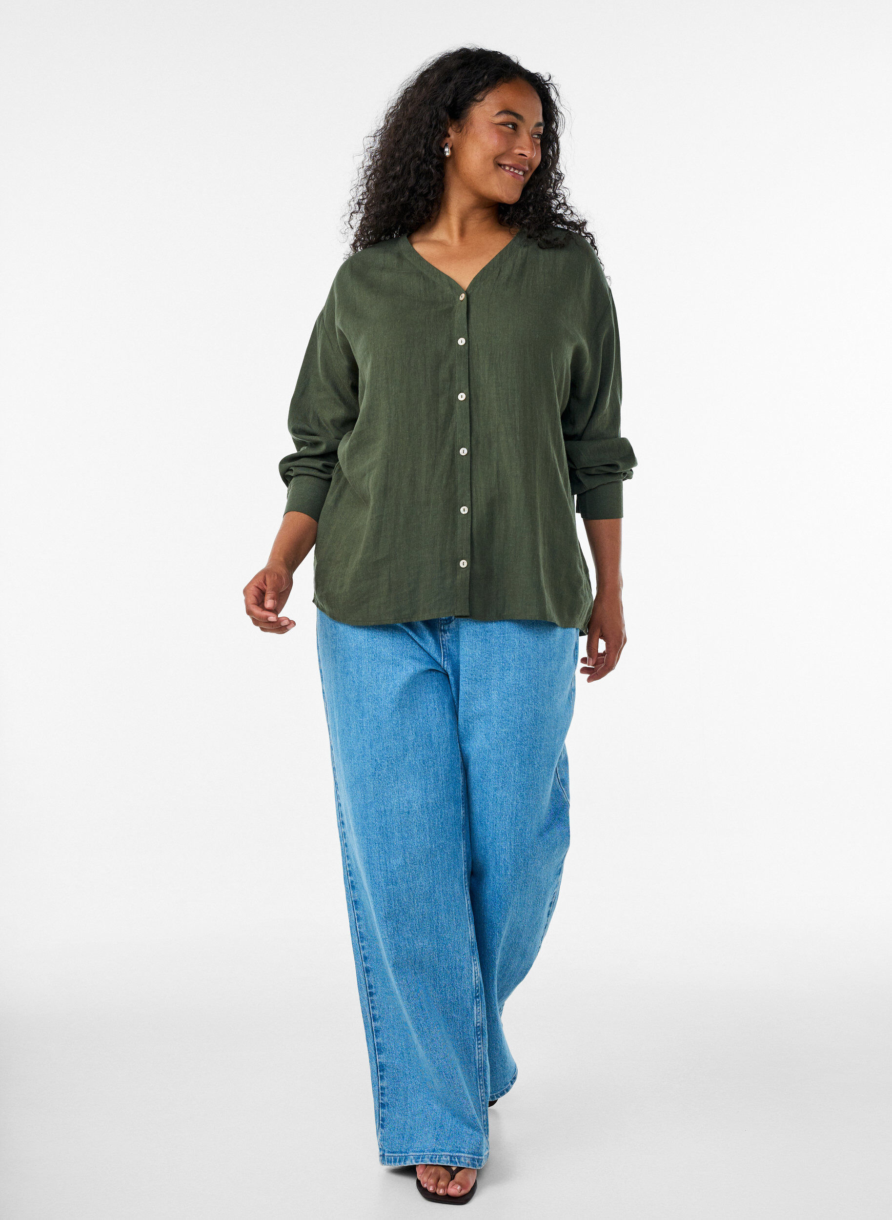 ZizzifashionBlouse in linen and viscose with V-neck, Green, Model image number 1