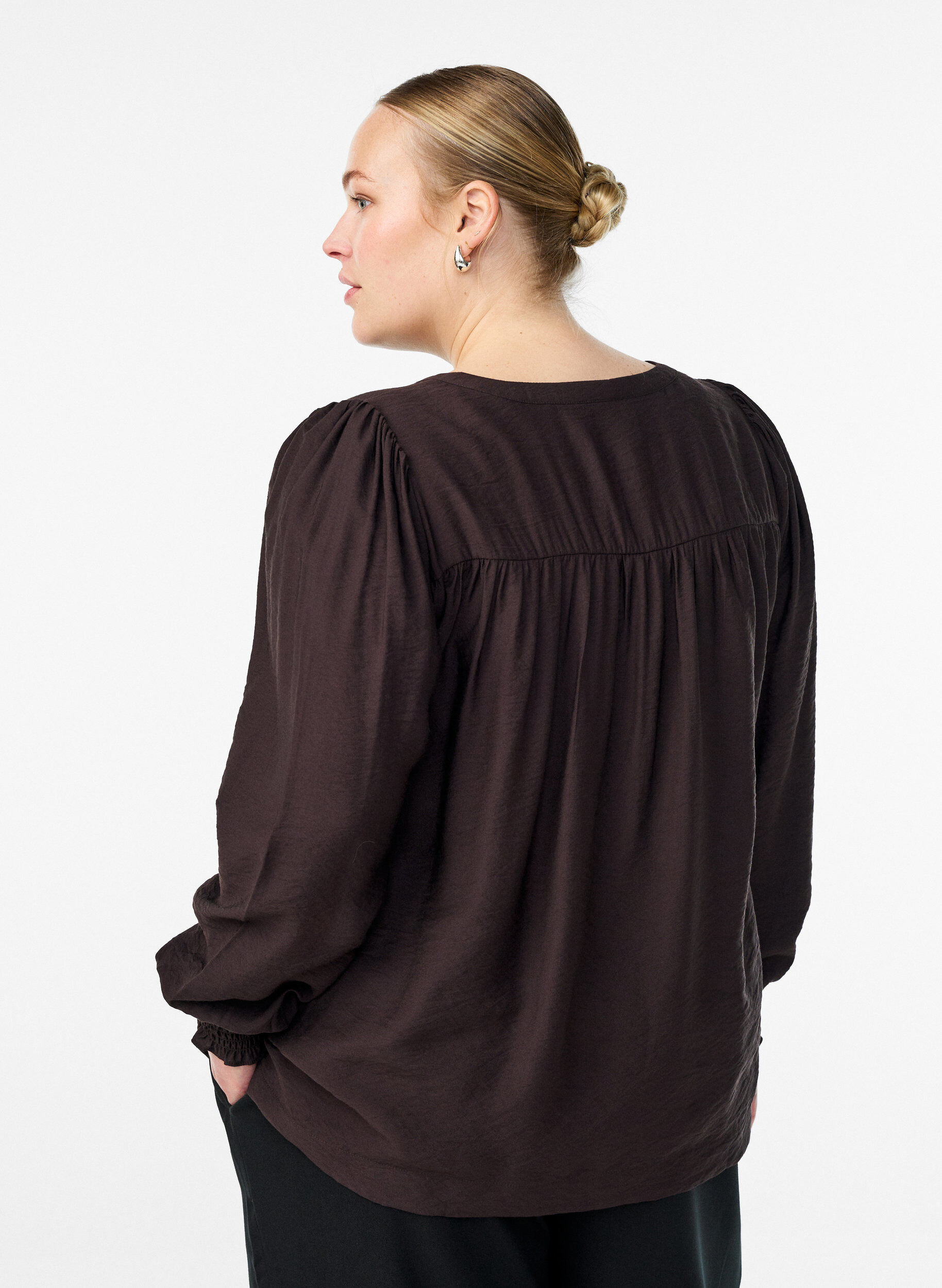 Zizzifashion Viscose blouse with smock and gathered details, Brown, Model image number 2