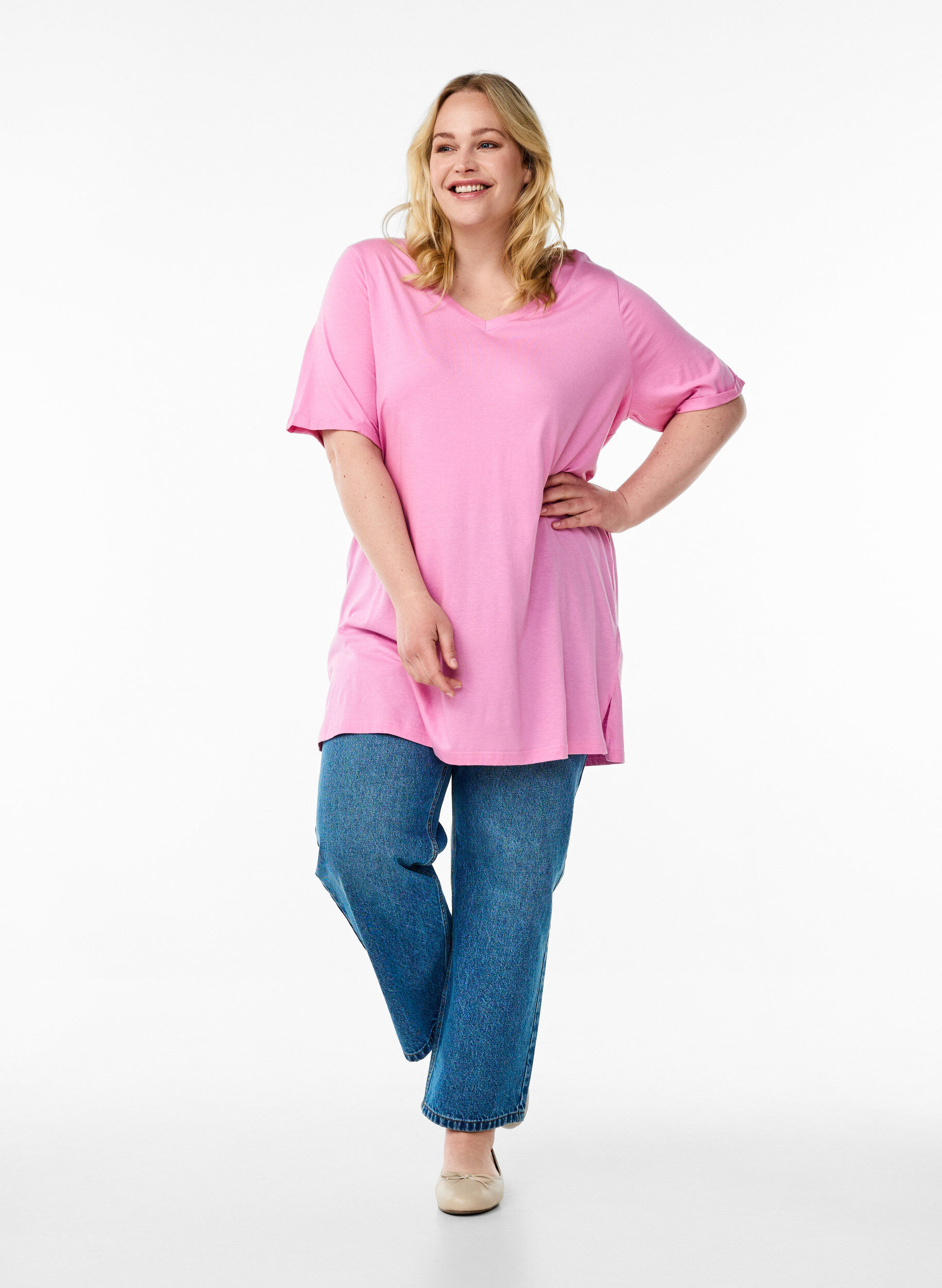 Zizzifashion Single colour oversized t-shirt with v-neck, Pink, Model image number 1
