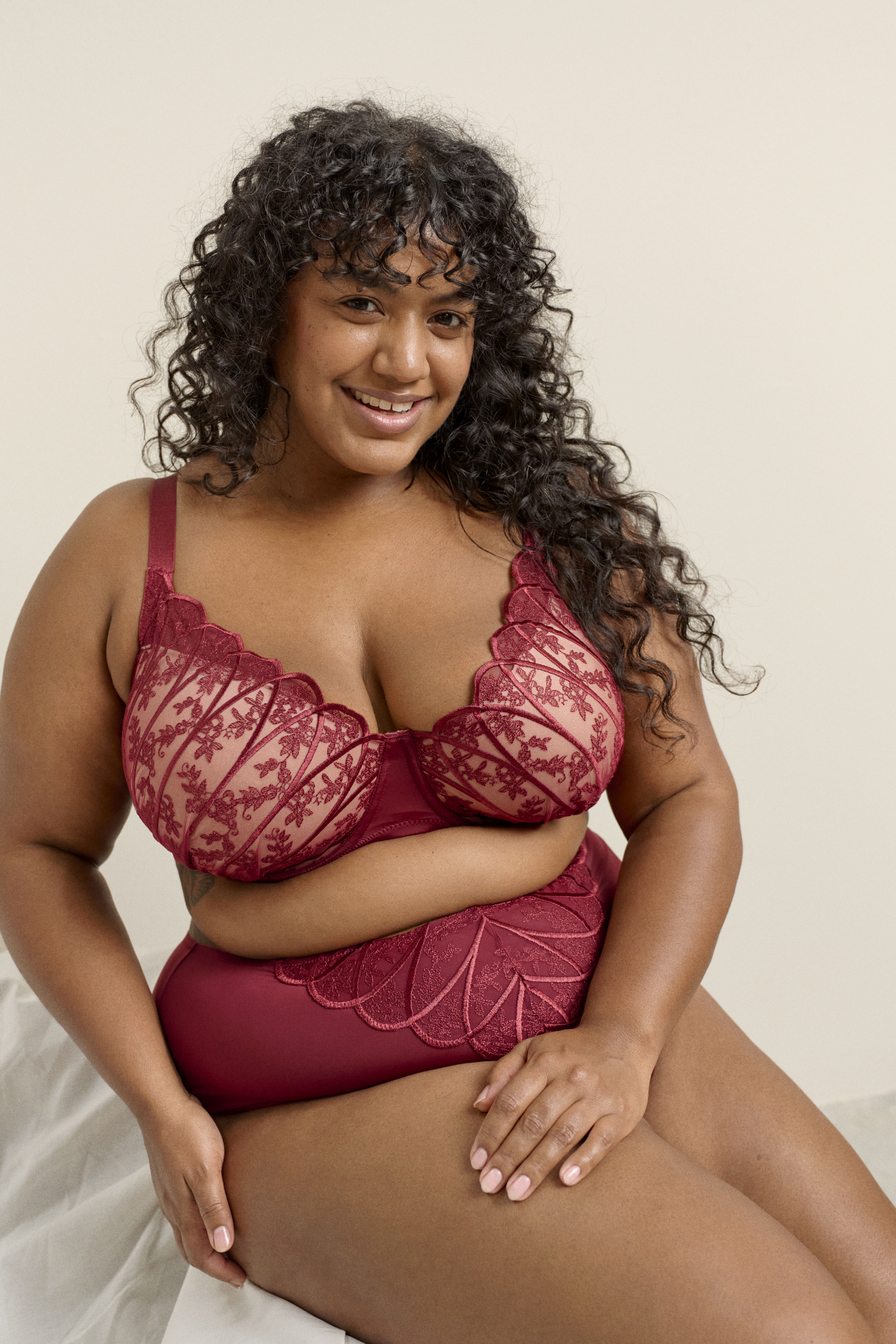 Set with embroidered lace, , Model