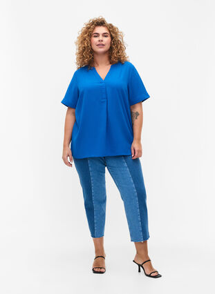 Short-sleeved v-neck blouse, Victoria blue, Model image number 2