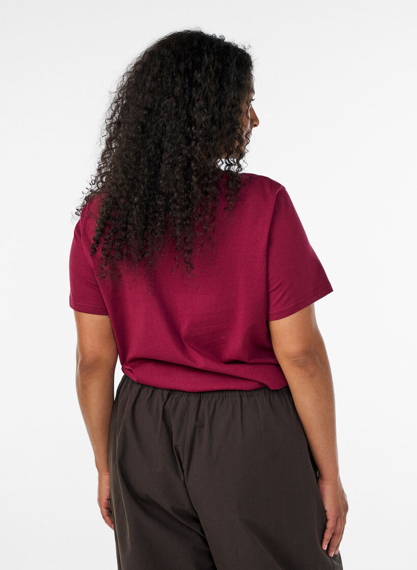Basic cotton T-shirt with round neck, Red, Model image number 2