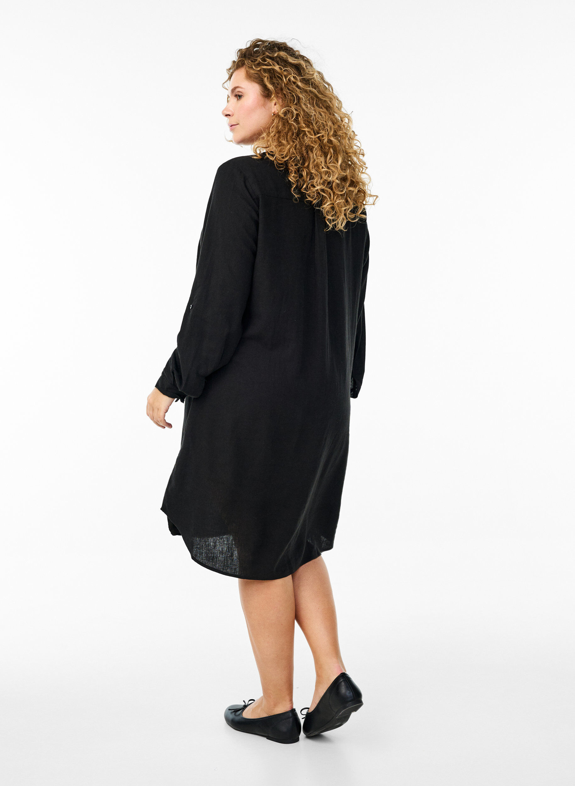 Zizzifashion Long shirt in linen and viscose, Black, Model image number 1