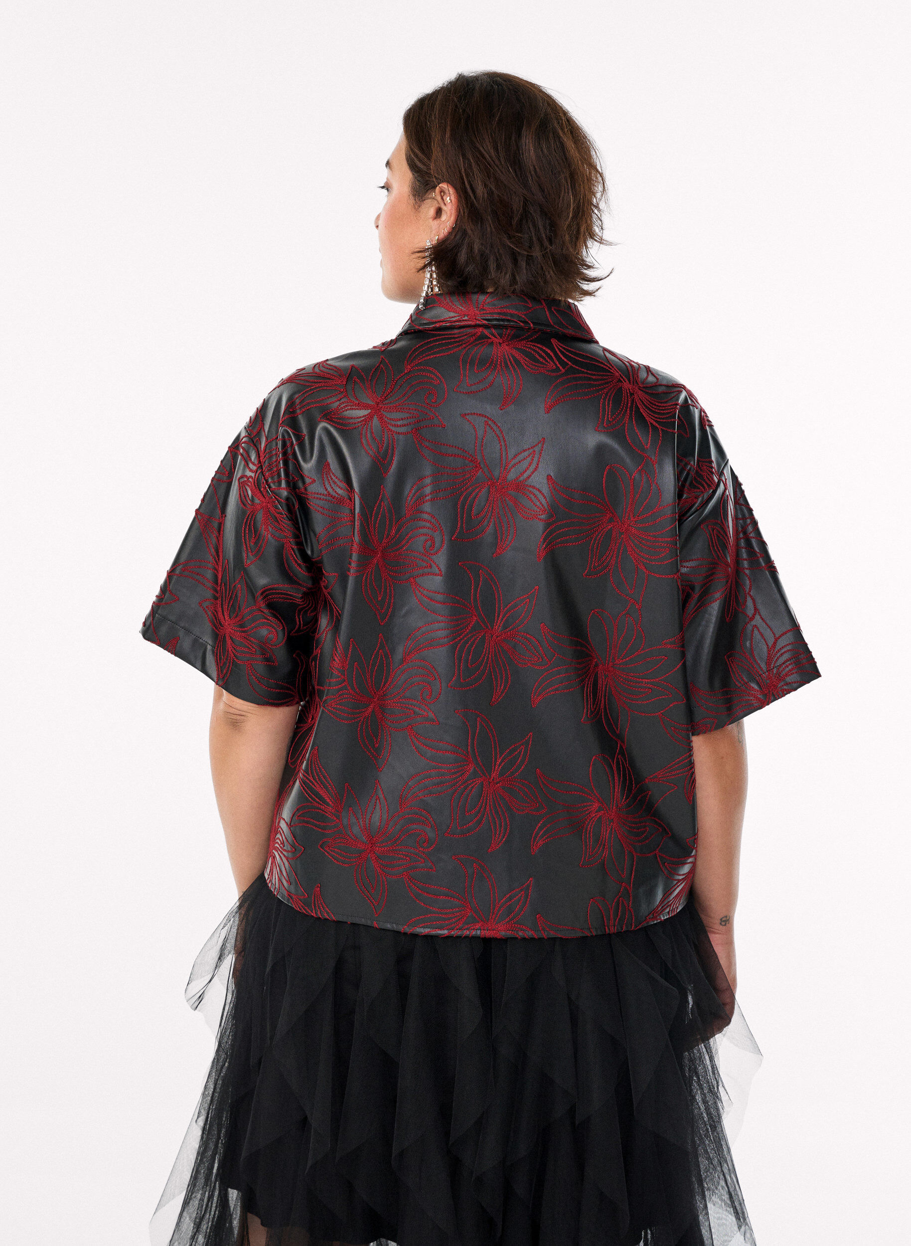 Zizzifashion Short faux leather shirt with contrast embroidery, Black, Model image number 2