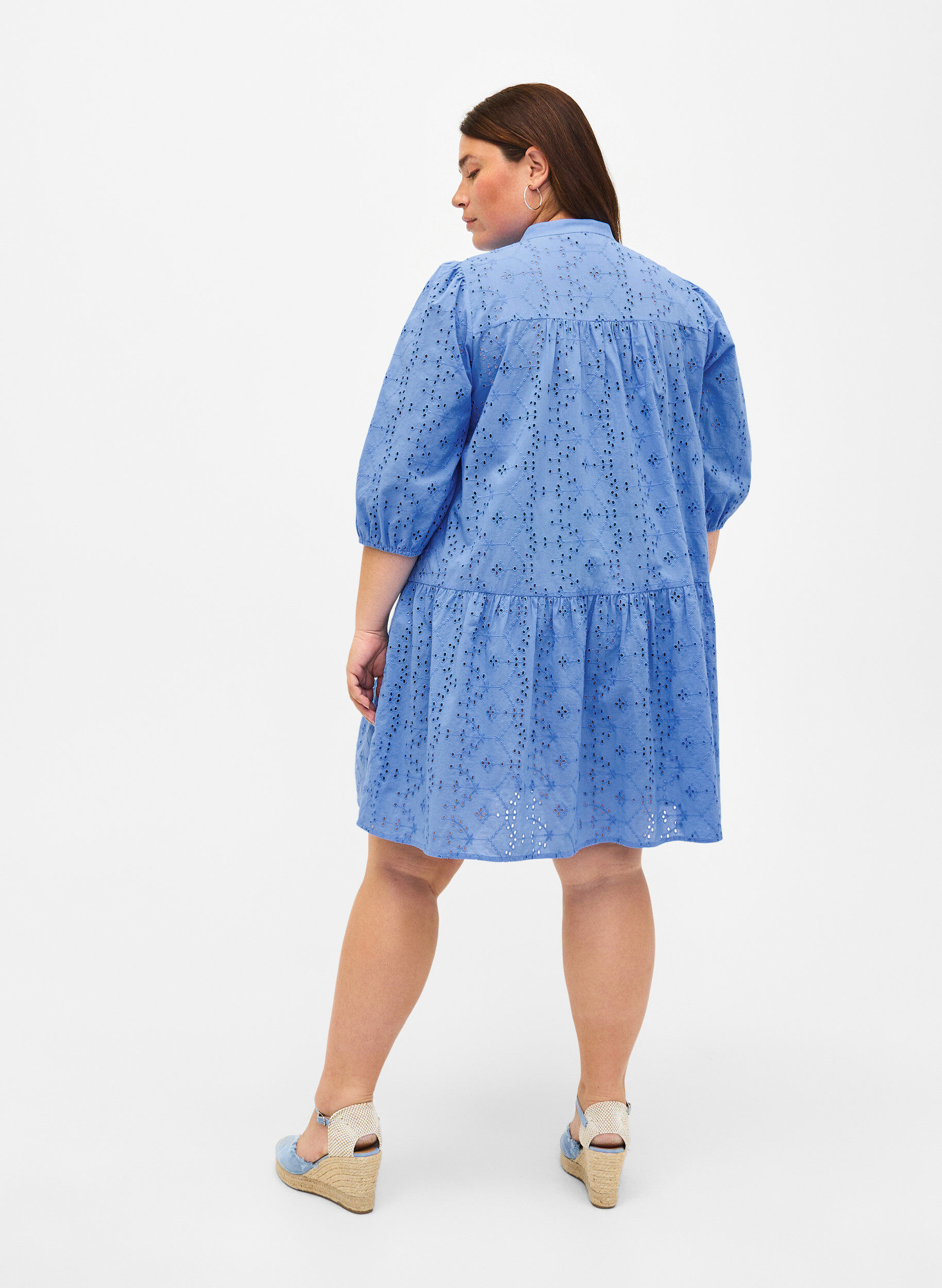 Zizzifashion Embroidery anglaise shirt dress in cotton, Marina, Model image number 1