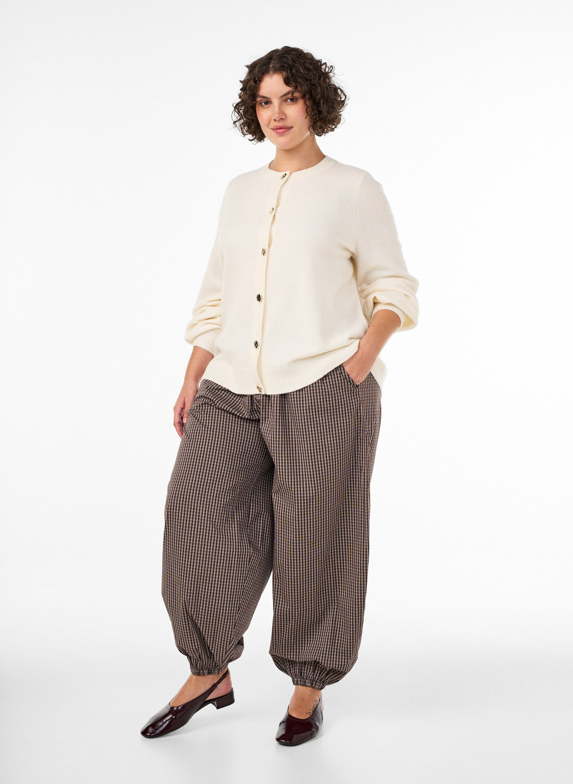 ZizzifashionCardigan in soft knit with gold-coloured buttons, Vanilla, Model image number 1