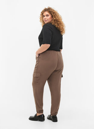 Loose cargo trousers in viscose, Chocolate Chip, Model image number 1