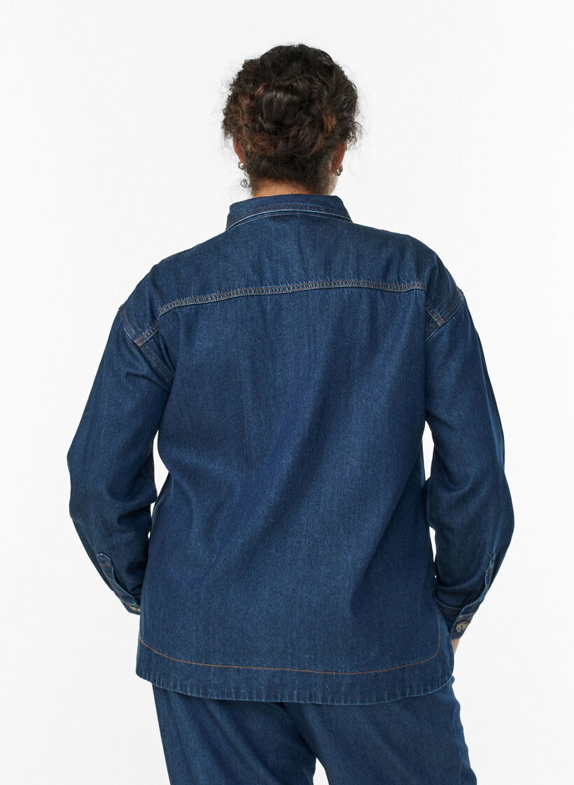 Loose denim shirt with chest pockets, Blue, Model image number 2