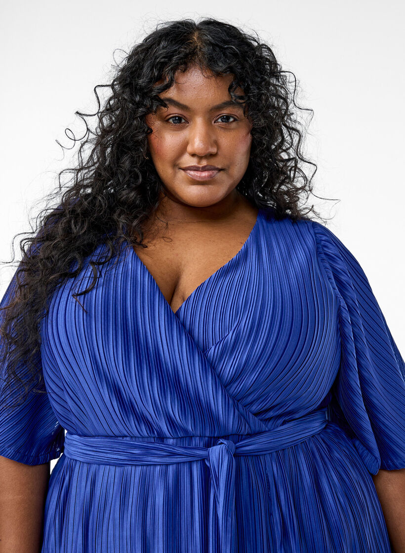 Pleated midi dress with batwing sleeves, Blue, Model image number 2