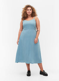 Plain coloured viscose strap dress with smock, Smoke Blue, Model