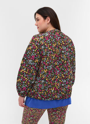 Short printed jacket with pockets, Black Ditzy Flower, Model image number 1