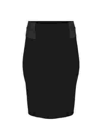 Close-fitting skirt with elasticated waist