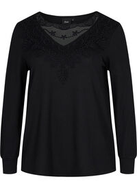 Long-sleeved blouse with lace details
