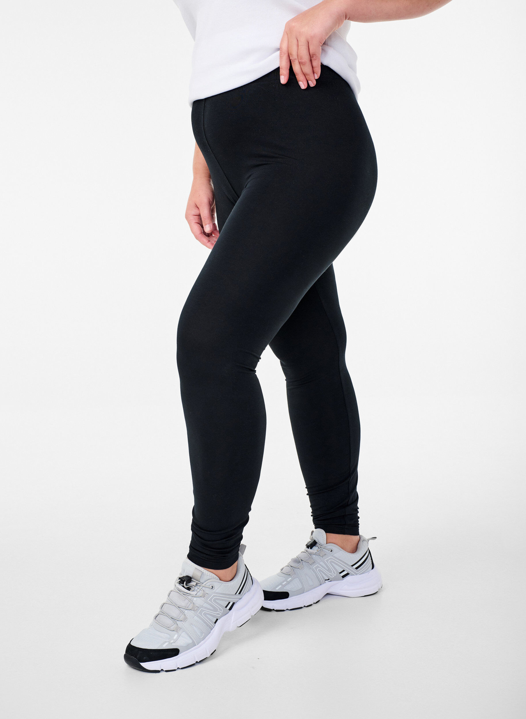 Basic leggings with extra length, Black, Model