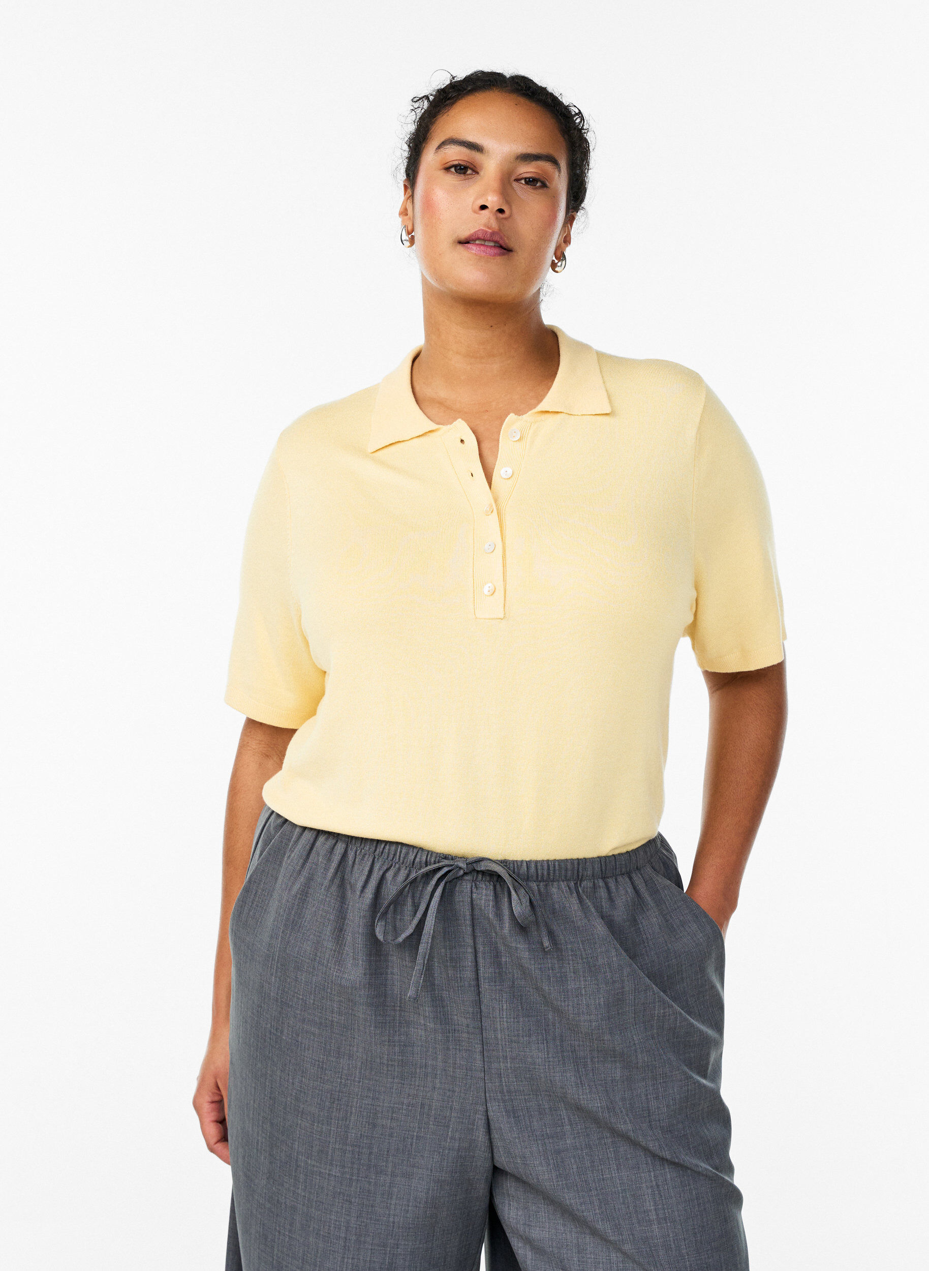 Fine-knit polo shirt with short sleeves, Yellow, Model