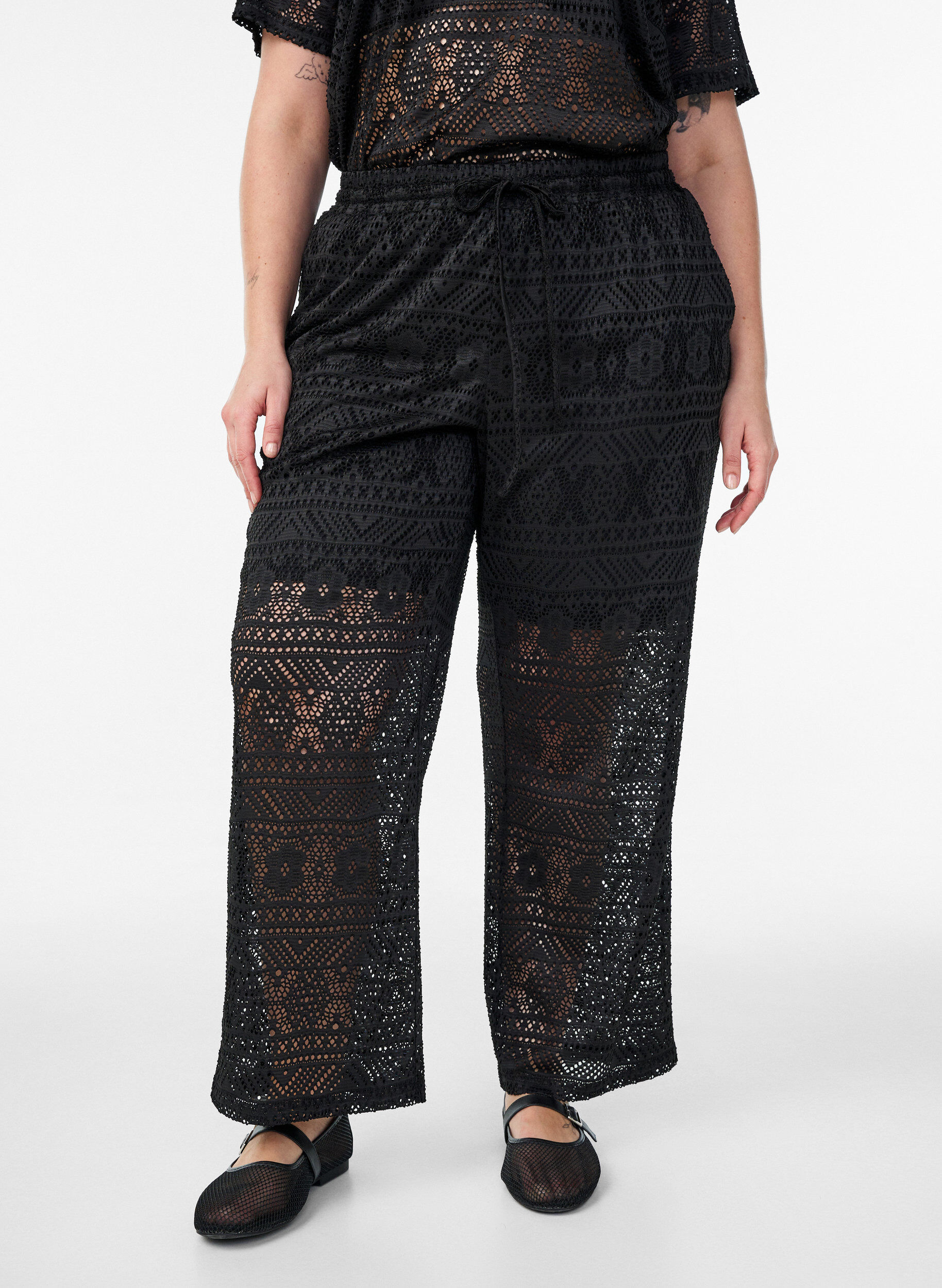ZizzifashionEyelet lace trousers with straight legs, Black, Model image number 2