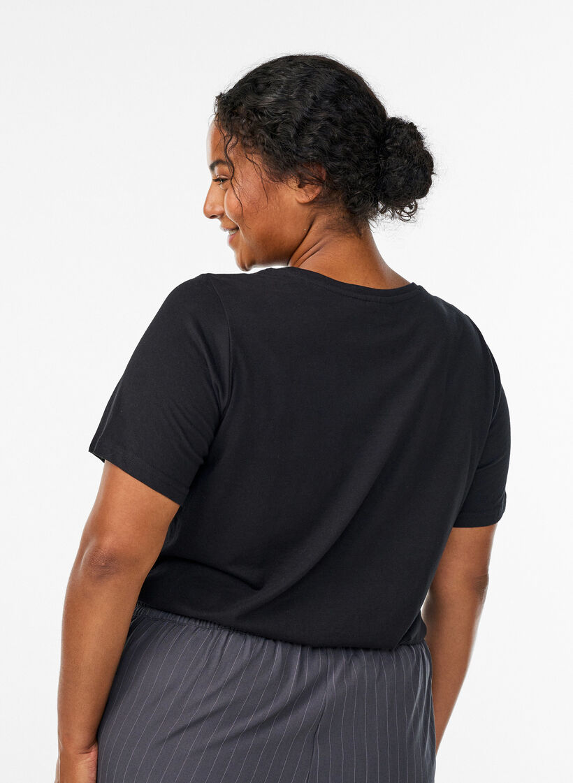 T-shirt with motif, Black, Model image number 2