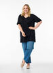 Single colour oversized t-shirt with v-neck, Black, Model image number 1