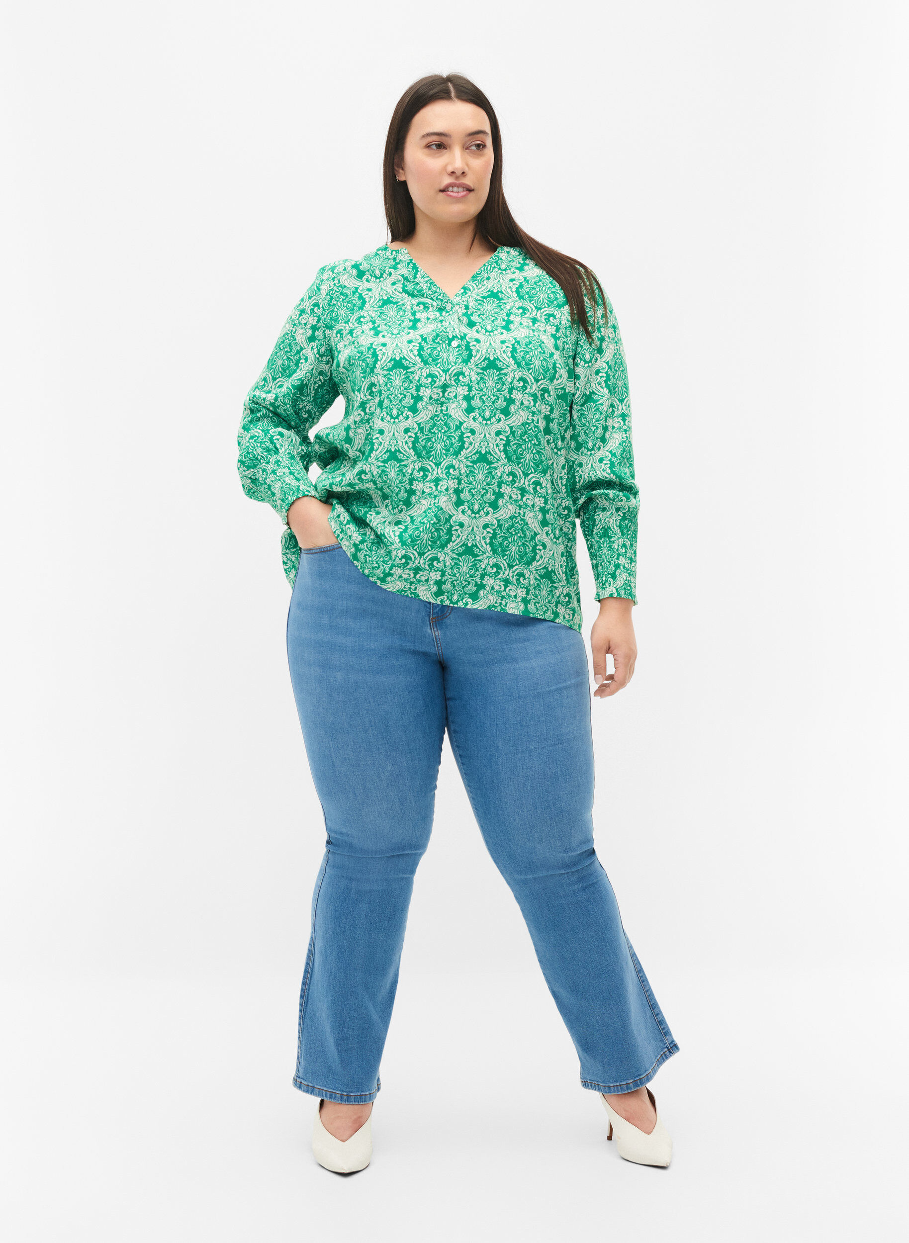 Zizzifashion Printed viscose top with smock, Jolly Green Oriental, Model image number 2