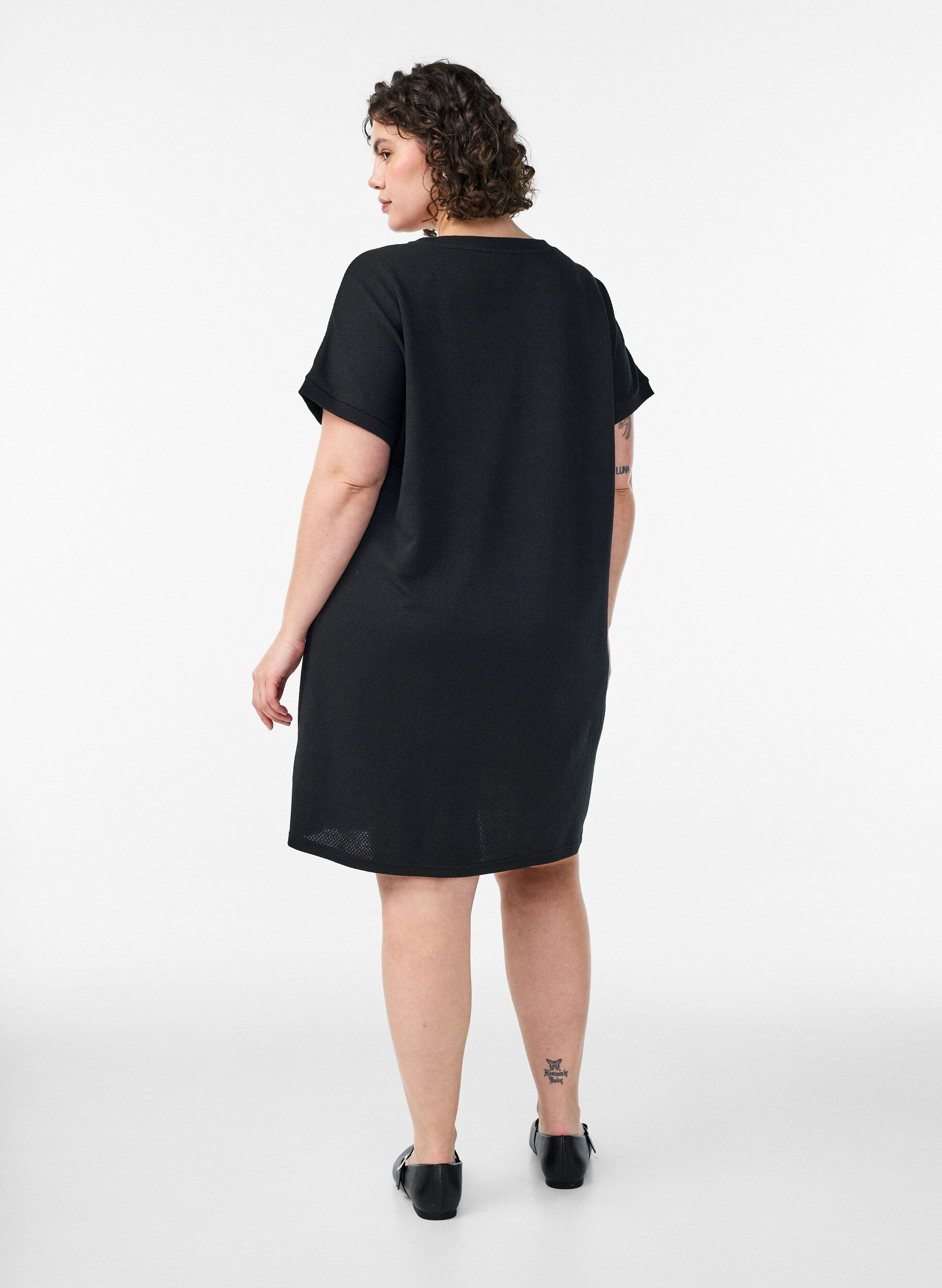 Zizzifashion Short textured jersey dress with a round neck, Black, Model image number 2