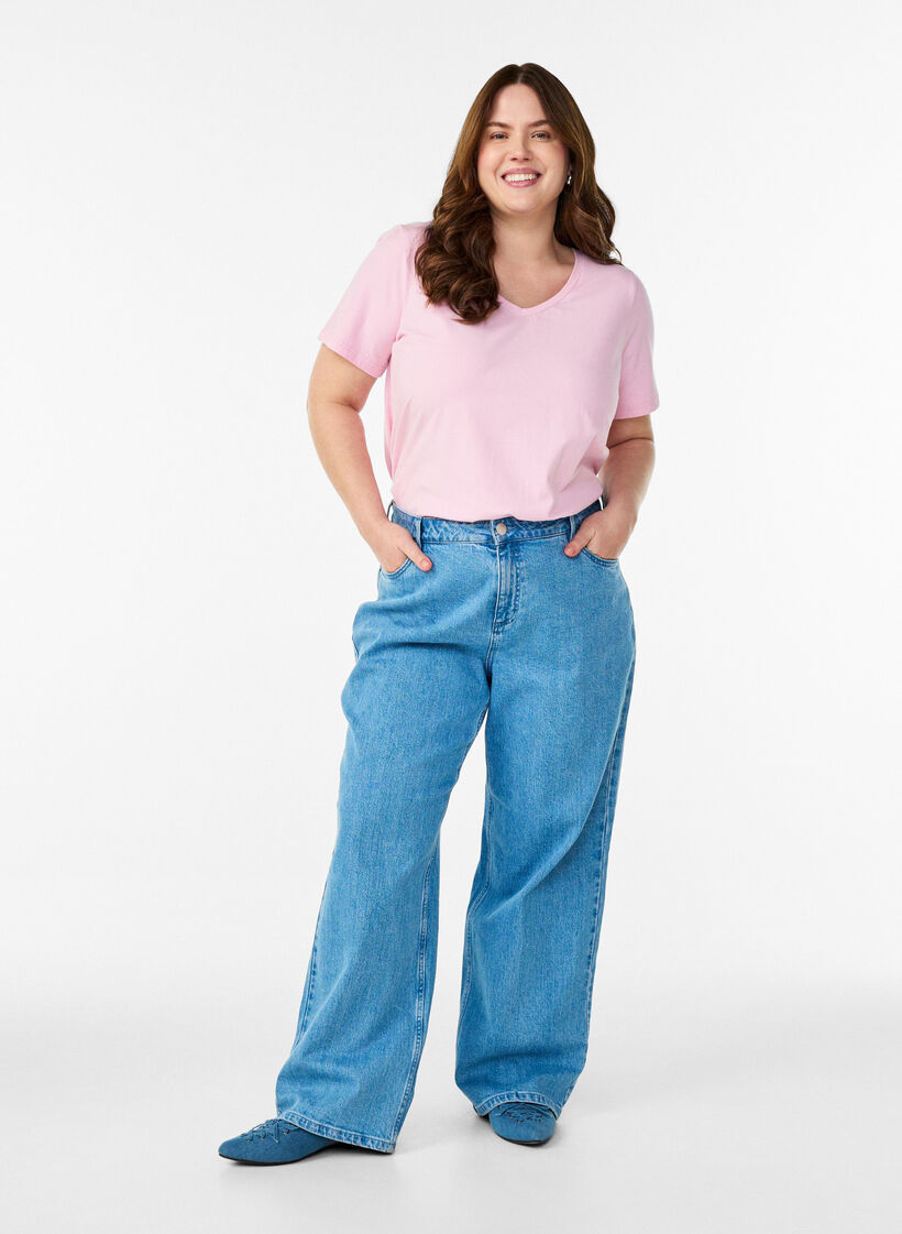 Solid coloured basic t-shirt in cotton, Rose, Model image number 1