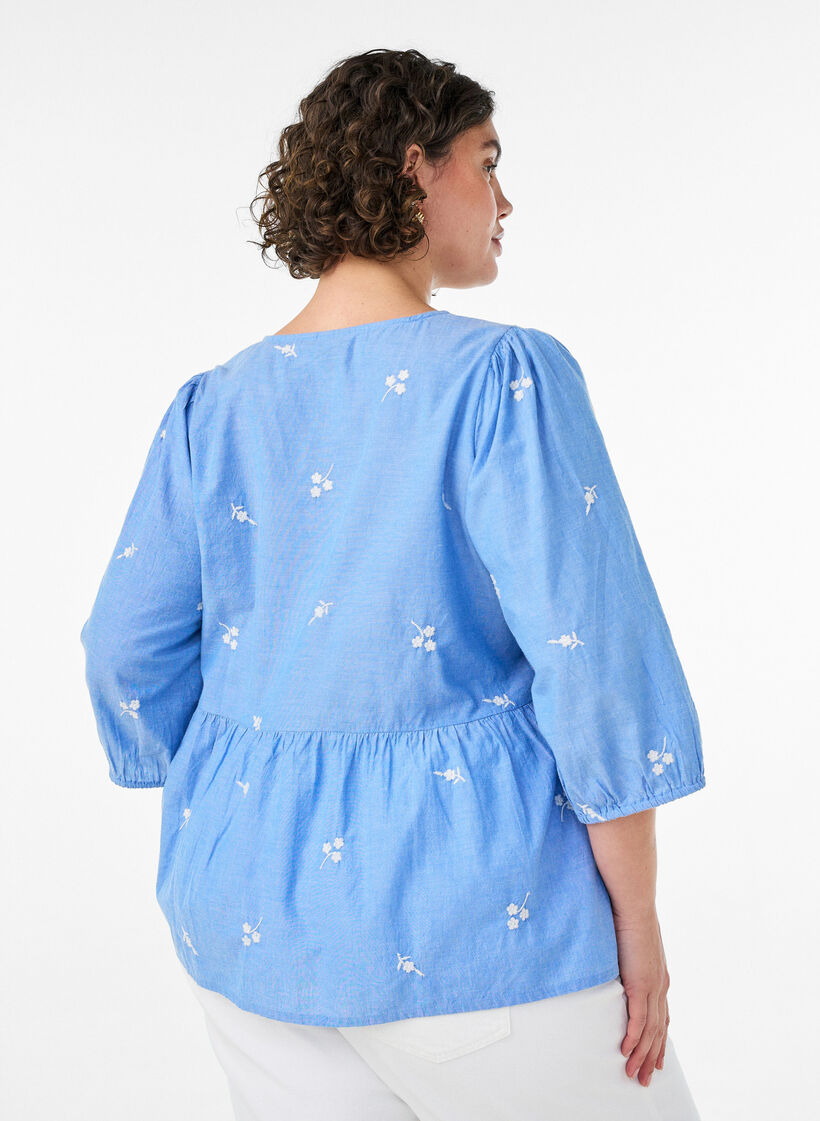 Cotton blouse with embroidered flowers and button fastening, Light Blue, Model image number 2