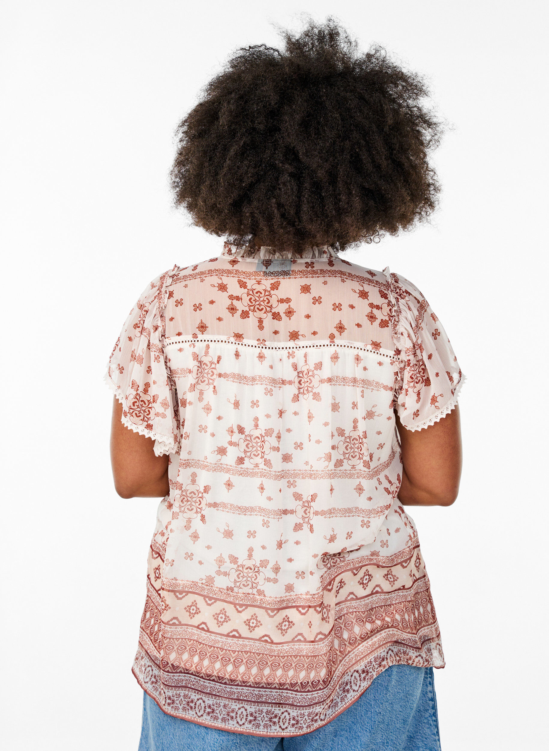 Zizzifashion Patterned blouse with ruffle detailing and short sleeves, Vanilla, Model image number 2